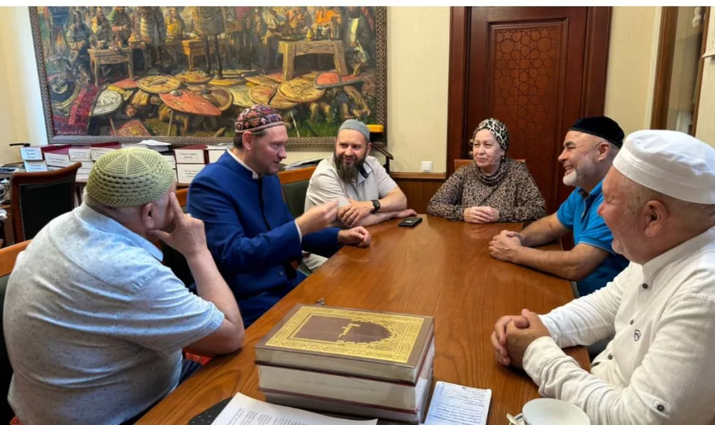 Какая прелесть. Оказывается в кабинете зампредседателя ДУМ РФ висит картина с русскими князьями, умирающими под настилом, на котором пируют ордынцы