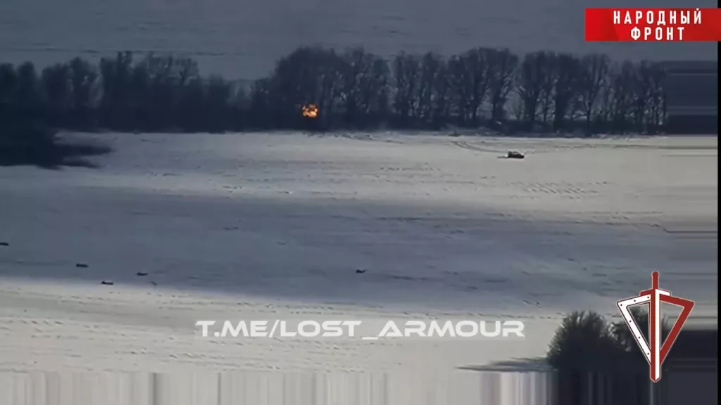 Уничтожение украинского Т-64БВ обр. 2022 г. ударами FPV-дронов на оптоволокне возле хутора Южный в Курской области