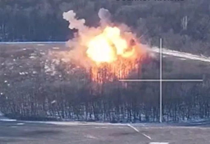 Красивый момент прилета ФАБ с УМПК по посадке в окрестностях Суджи