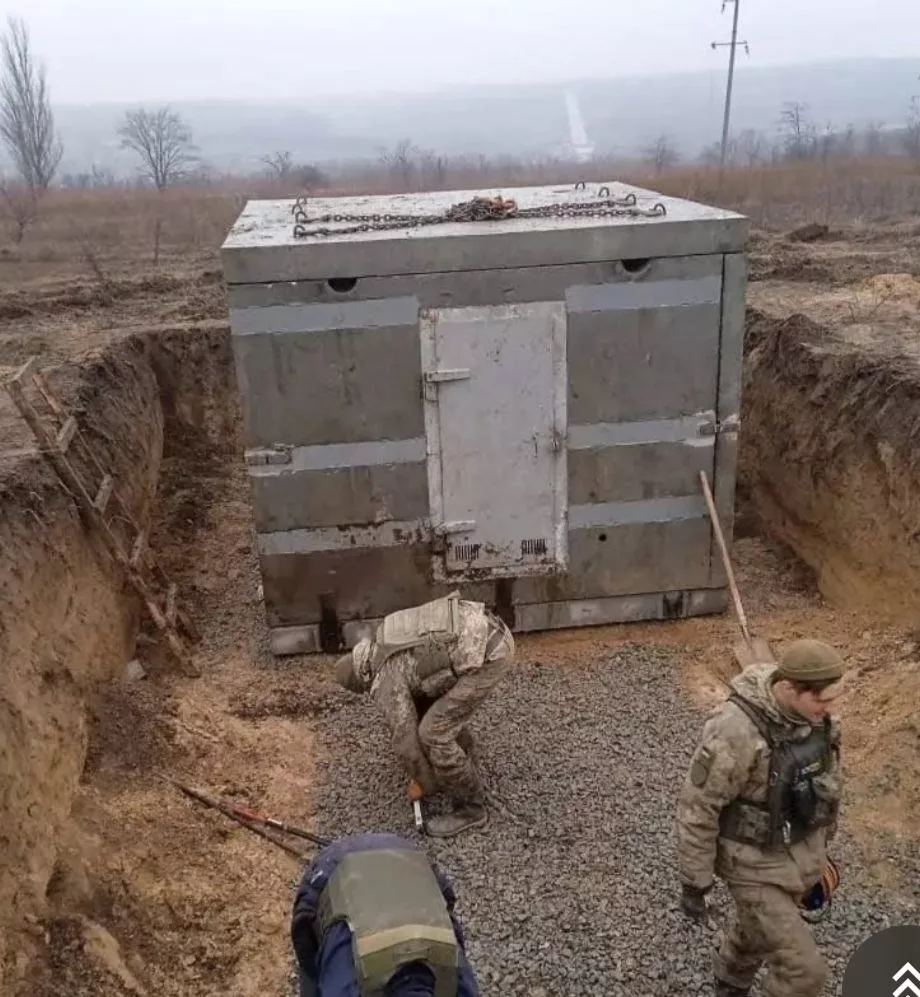 Украинская группировка усиливает линию обороны перед промзоной шахтоуправления "Покровское"