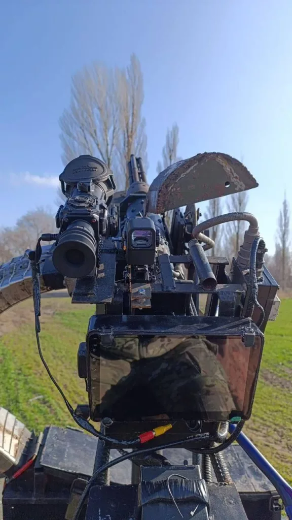 Мобильная огневая группа для борьбы с дронами ПВО ВС РФ с 12,7-мм четырехствольным пулеметом, снятым с Ми-24В