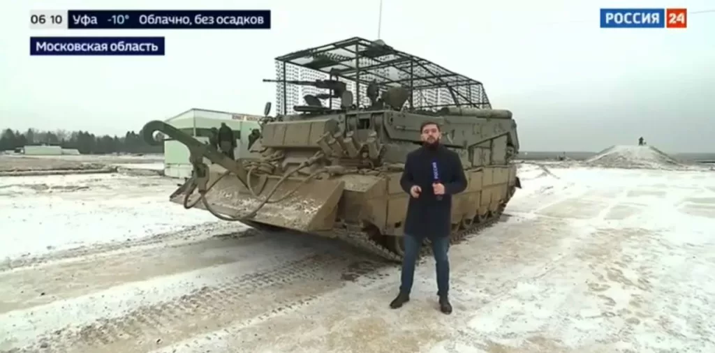 В репортаже о модернизации бронетехники на одном из полигонов в Московской области представлен редчайший зверь – БРЭМ-80  («Изделие 647») на базе танка Т-80У