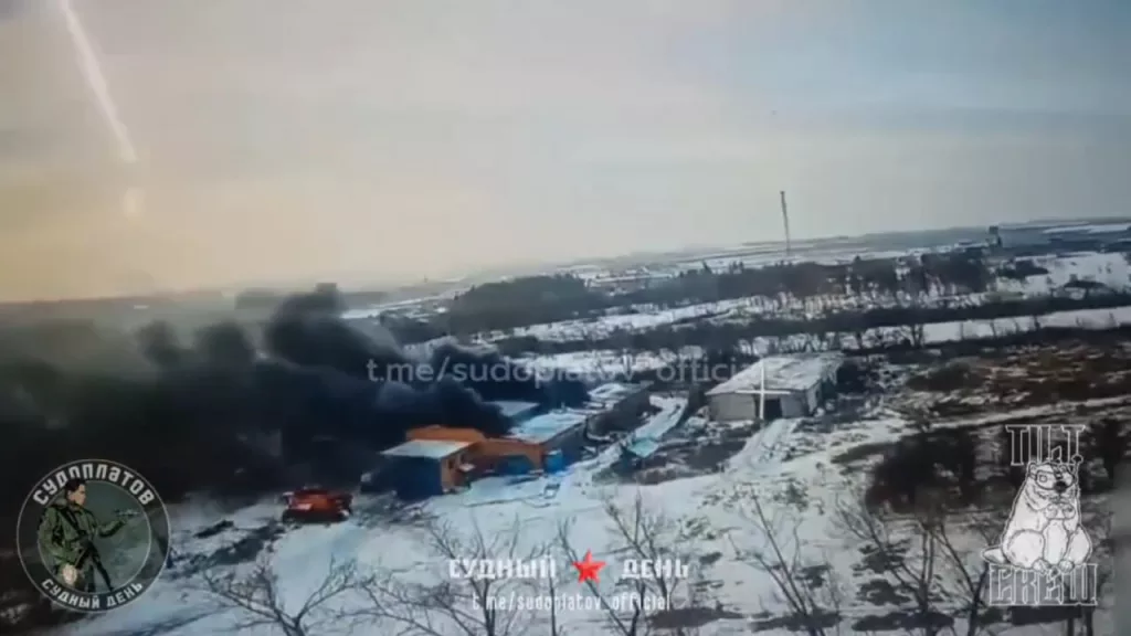 Парочка редких бельгийских легких БМП AIFV-B-C25 (модификация M113 с 25-мм пушкой) были уничтожены FPV-дронами на оптоволокне в ангаре села Колодезное, Купянское направление