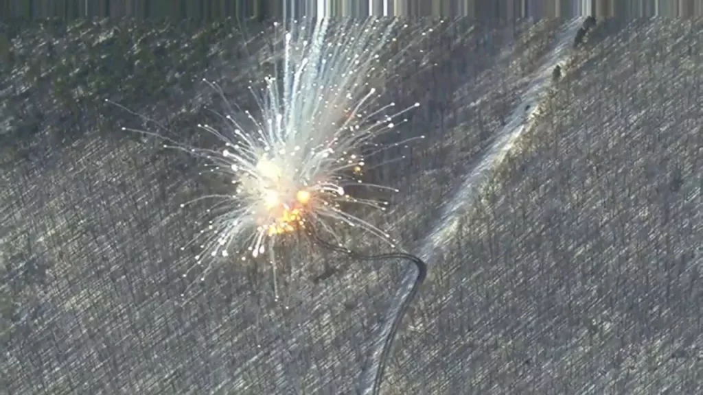 Красивое уничтожение пусковой установки ЗРК С-300ПС украинской армии прилетом "Искандера" в лесу между селами Великий Бобрик и Малый Бобрик, Сумская область