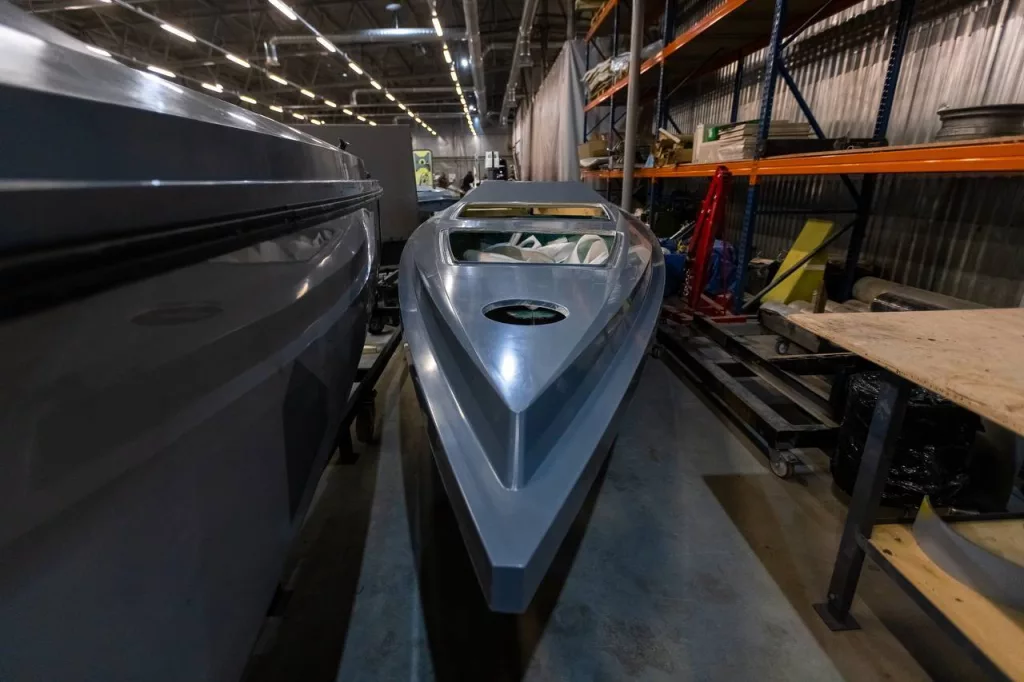 Кадры расположенных на территории Украины сборочных линий различных типов БПЛА, БЭК и сопутствующего оборудования к ним