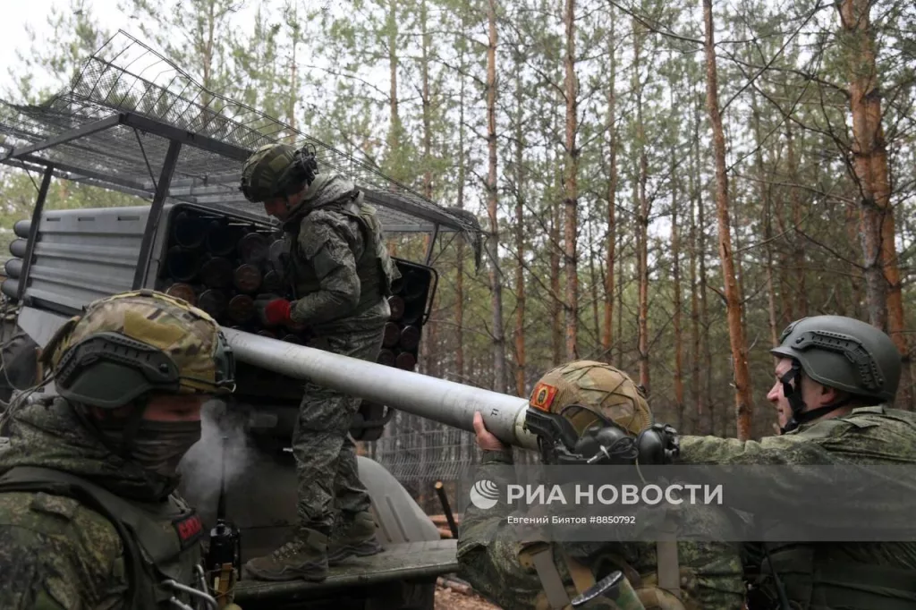 Боевая работа расчёта РСЗО 9К51 «Град» 25-й общевойсковой армии группировки войск «Запад» в Серебрянском лесничестве на Краснолиманском направлении