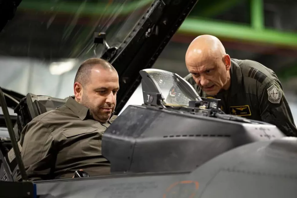 Министр обороны Нидерландов Рубен Брекельманс заявил, что ВВС Нидерландов подготовят 26 военнослужащих ВСУ в качестве старших механиков истребителей F-16