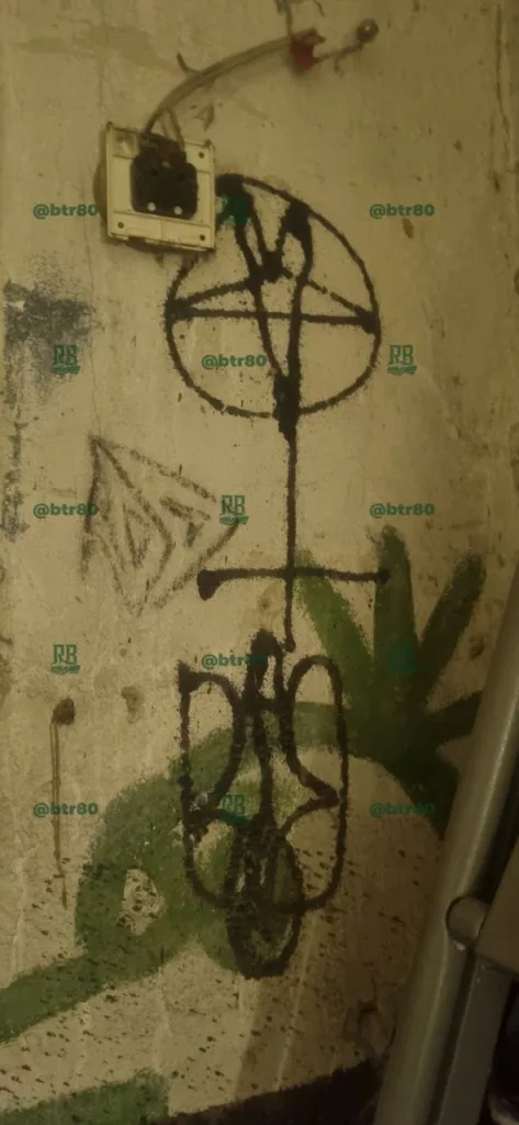 Художественные творения украинских нацистов в брошенных домах на Покровском направлении