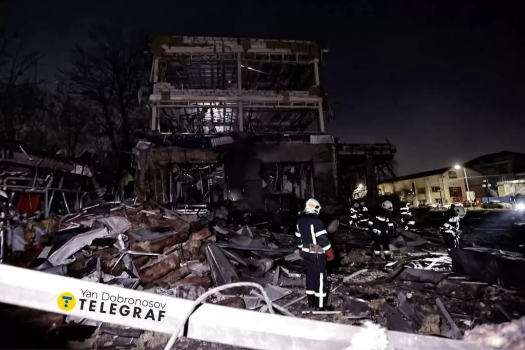 Кадры последствий массированного ракетного удара по объектам в Киеве и области