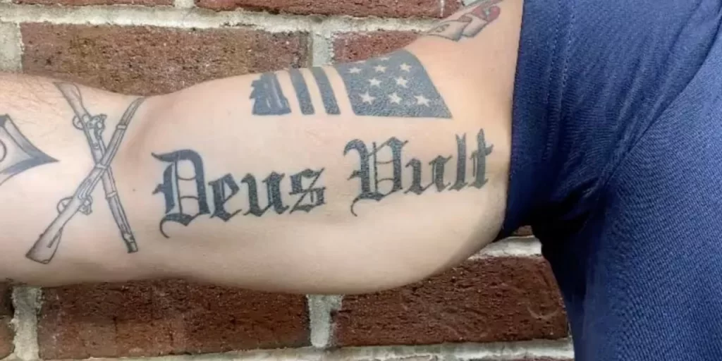 Интересные наколки у нового хозяина Пентагона Пита Хегсета