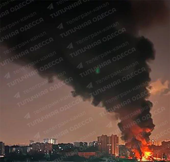 Дроны "Герань-2" прилетели по подстанции в Одессе. На месте пожар. В городе перебои с электричеством