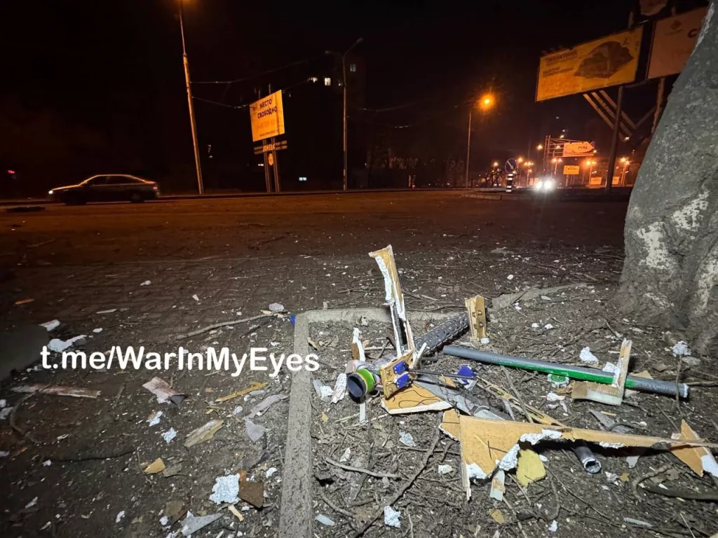 Последствия ночной вражеской атаки БПЛА самолетного типа по Шахтерской площади в Киевском районе Донецка