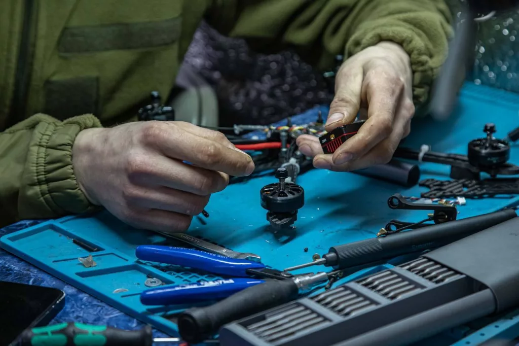 Кадры расположенных на территории Украины сборочных линий различных типов БПЛА, БЭК и сопутствующего оборудования к ним