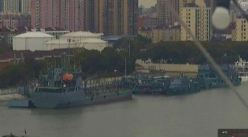 Пассажир судна сделал серию фото действующих и строящихся кораблей ВМС НОАК и Береговой охраны в Шанхае