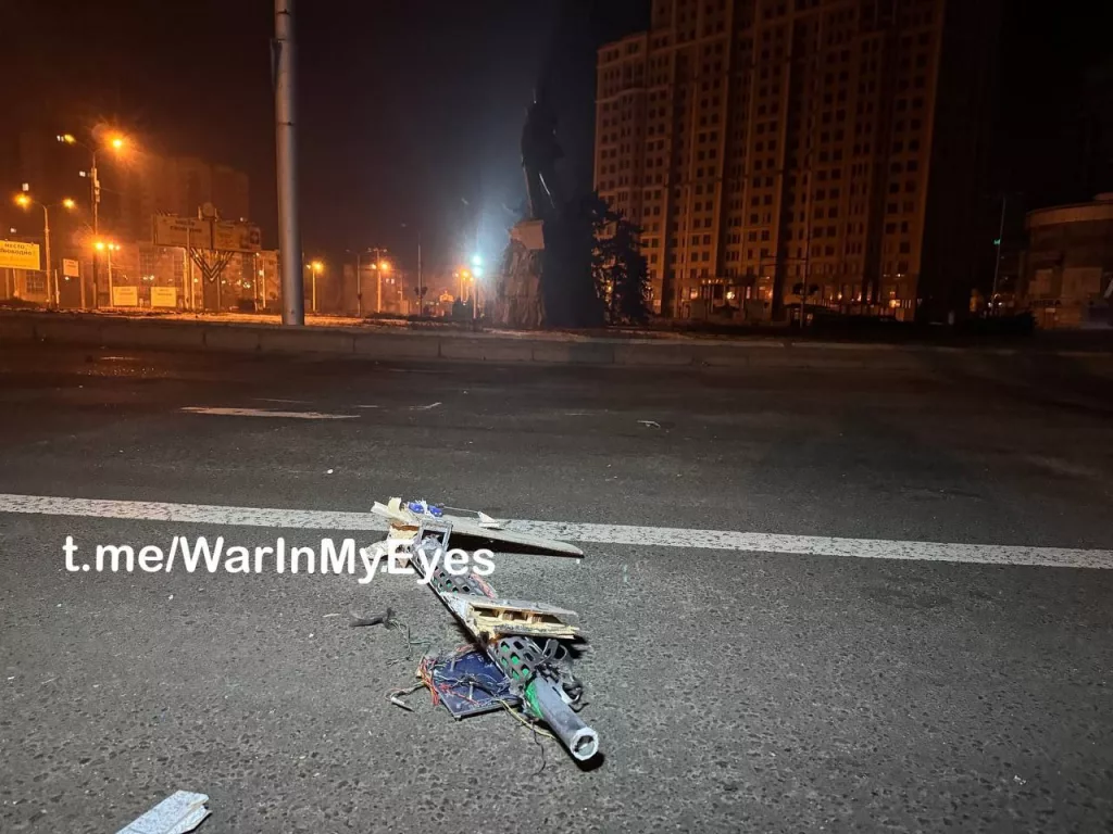 Последствия ночной вражеской атаки БПЛА самолетного типа по Шахтерской площади в Киевском районе Донецка