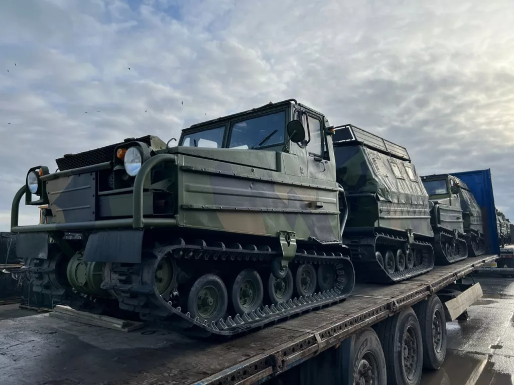 В декабре 2022 - январе 2023 Украина по волонтерской линии получила три гусеничных вездехода Bv 202 из Чехии