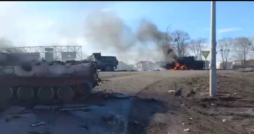 Первым событием, которое окатило нас холодным душем, и ставшее одним из многих намеков на то, что "что-то пошло не так", была трагедия первой половины дня 24 февраля 2022 года, развернувшаяся на окружной дороге Харькова