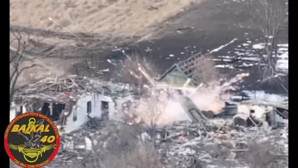 Очередная подборка работы FPV-дронов на оптоволокне по украинской технике и позициям