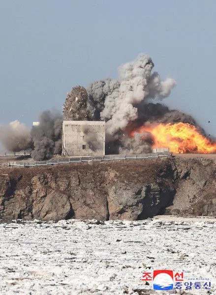 Как сообщили сегодня СМИ КНДР, 26 февраля в западной части страны проводились учения с пусками крылатых ракет средней дальности