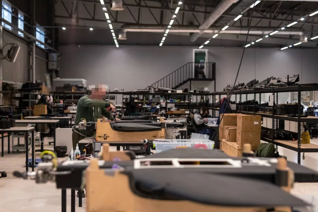 Кадры расположенных на территории Украины сборочных линий различных типов БПЛА, БЭК и сопутствующего оборудования к ним