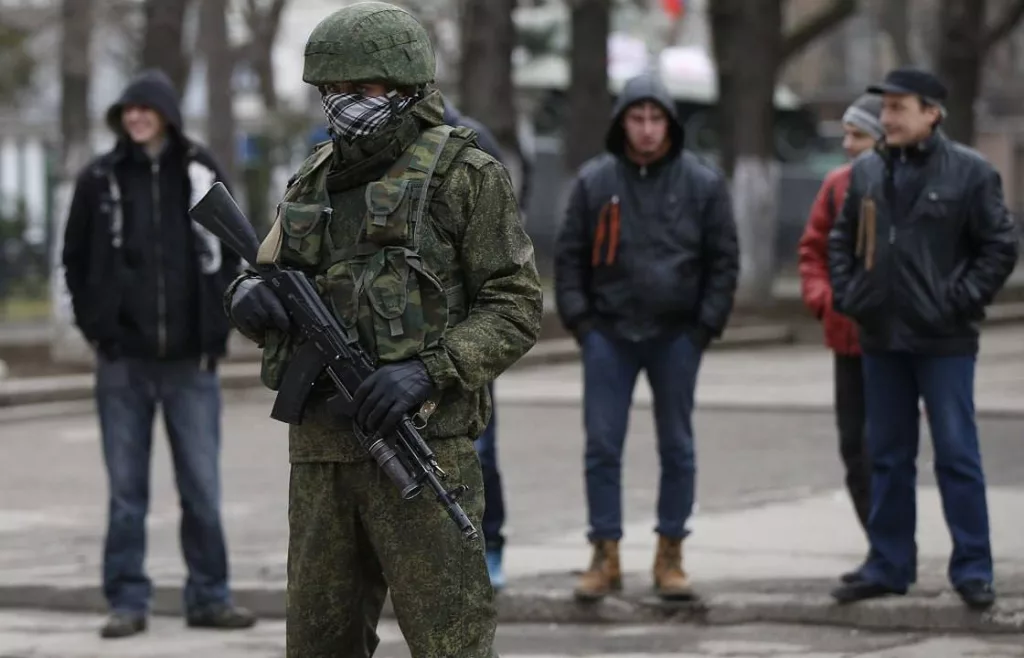 Те самые известные всему миру "вежливые люди" на улицах Крыма 11 лет назад весной 2014 года