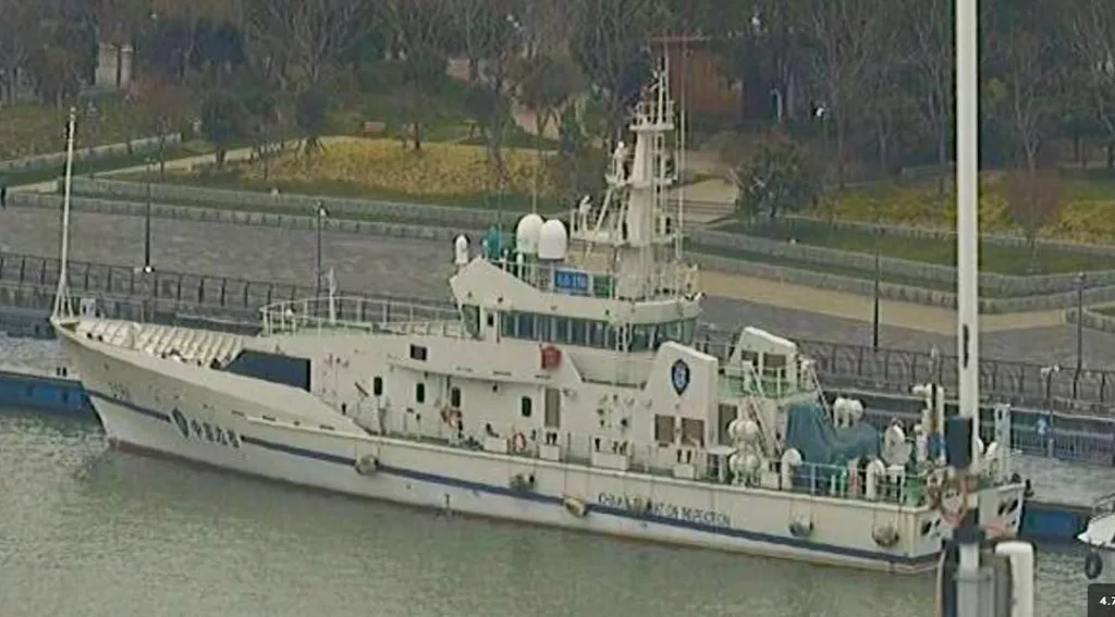 Пассажир судна сделал серию фото действующих и строящихся кораблей ВМС НОАК и Береговой охраны в Шанхае