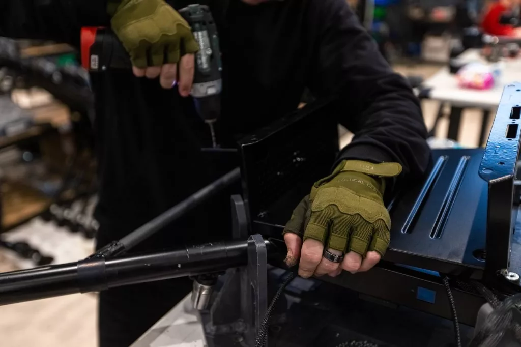 Кадры расположенных на территории Украины сборочных линий различных типов БПЛА, БЭК и сопутствующего оборудования к ним