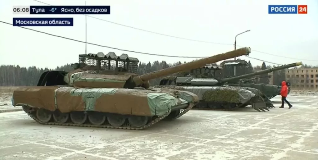 В репортаже о модернизации бронетехники на одном из полигонов в Московской области представлен редчайший зверь – БРЭМ-80  («Изделие 647») на базе танка Т-80У