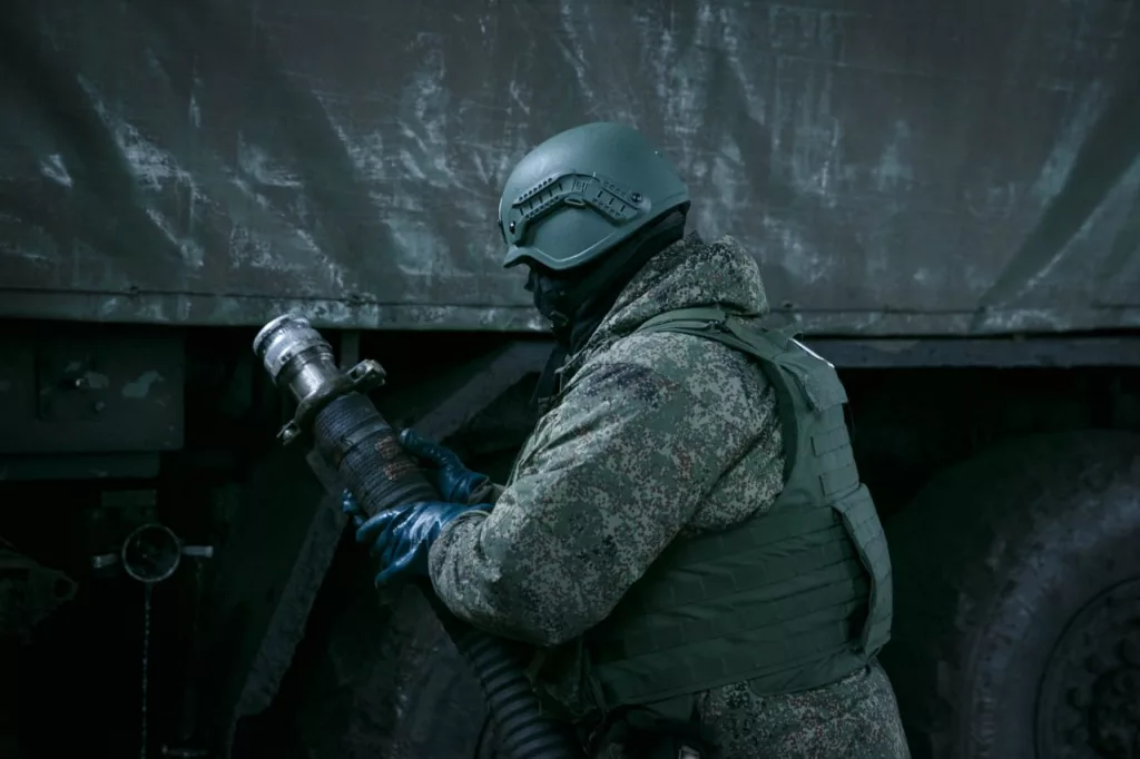 Полный бак: как заправляют военную технику в боевых условиях