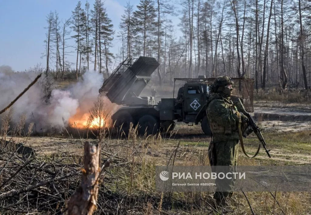Боевая работа расчёта РСЗО 9К51 «Град» 25-й общевойсковой армии группировки войск «Запад» в Серебрянском лесничестве на Краснолиманском направлении