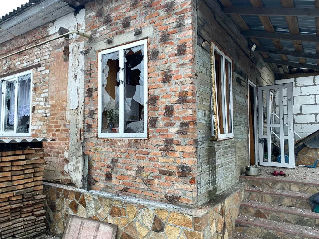 Курская область. Снова удары ВСУ по Рыльску. Врио Губернатора:  Сегодня утром два беспилотника нанесли удары по городу Рыльску. К счастью, обошлось без пострадавших