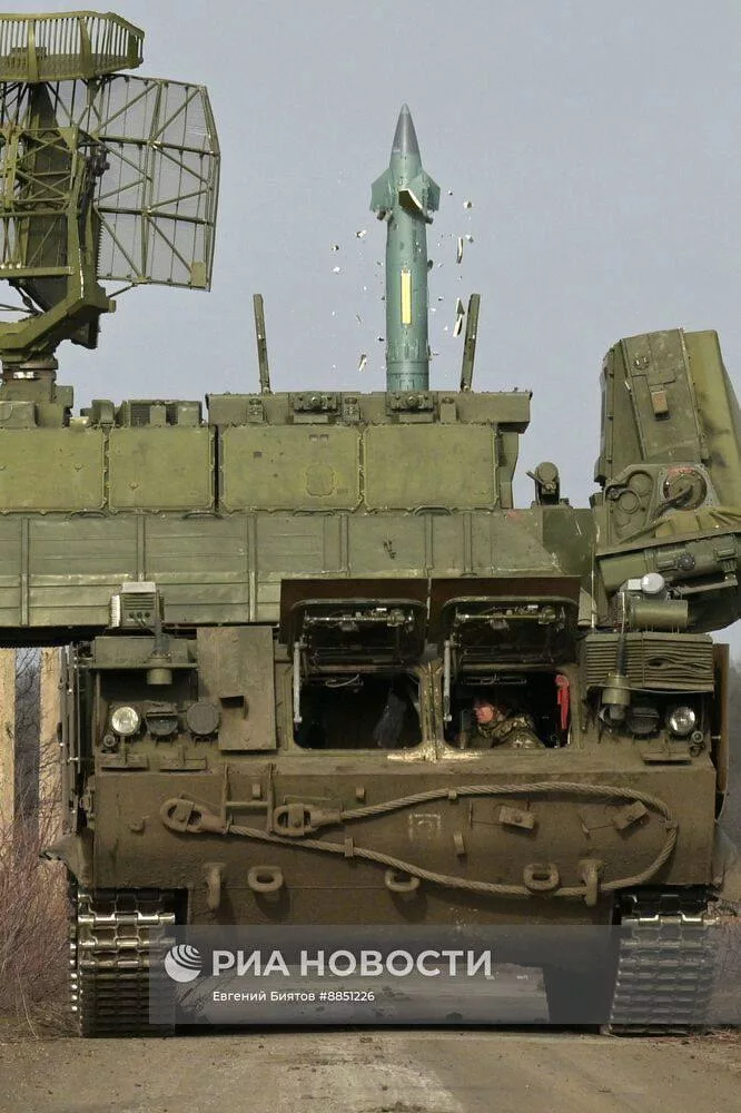 Боевая работа расчёта ЗРК 9К331 «Тор-М1» Центрального военного округа ВС РФ на Покровском (Красноармейском) направлении