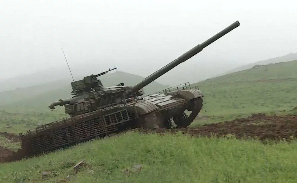 Продолжая тему возможностей по созданию тяжёлых БТР на базе переделанных старых танков, нельзя обойти вниманием ещё один вариант