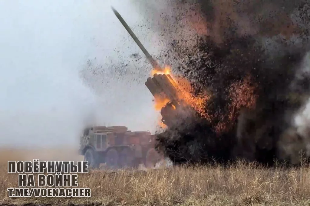 Боевая работа 152-мм САУ «Мста-C» и РСЗО «Ураган» из состава 288-й гвардейской артиллерийской бригады группировки войск «Запад»