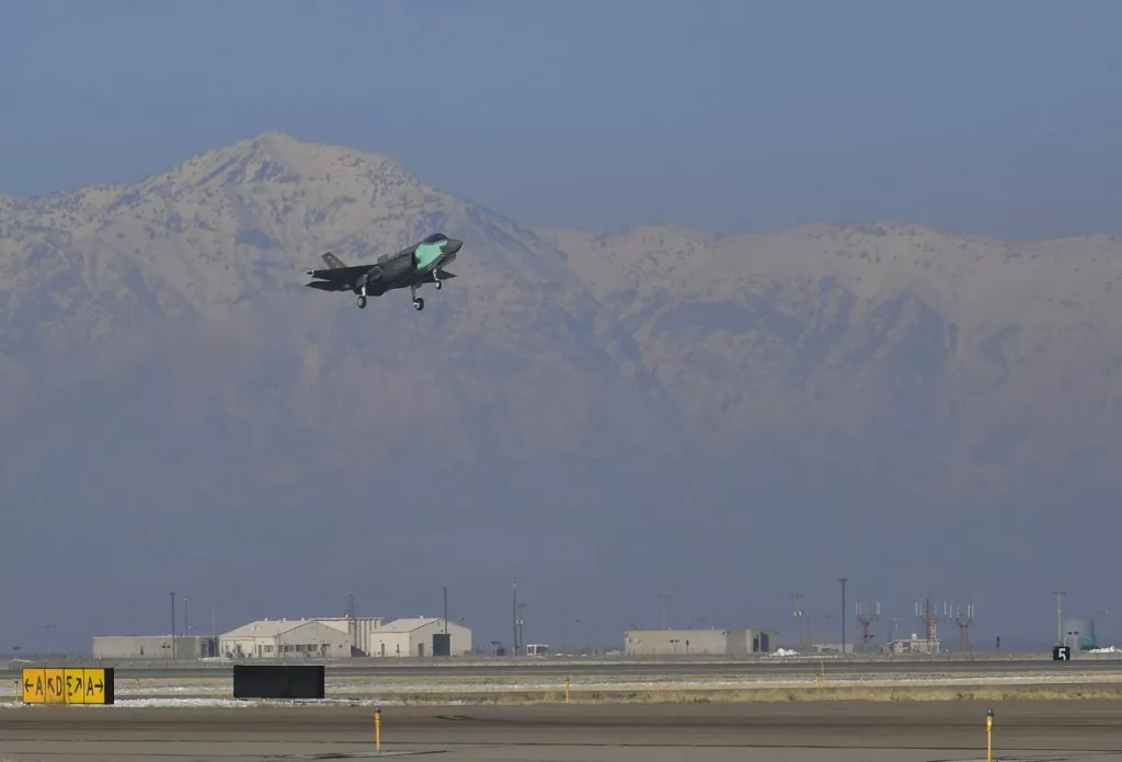 В США собрали истребитель пятого поколения F-35 из двух разбившихся самолётов