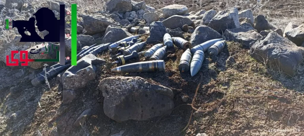 Очередной штрих современной Сирии - местные жители в провинциях Даръа и Эс-Сувейда потрошат ящики с боеприпасами на брошенных военных базах бывшей сирийской армии