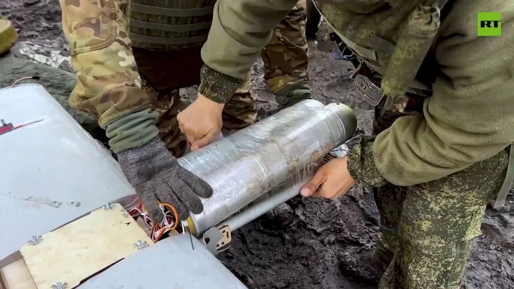 Операторы БПЛА группы «Конторы» 1-й танковой армии на Купянском направлении применяют в качестве БЧ для FPV-дронов самолётного типа «Молния-2»