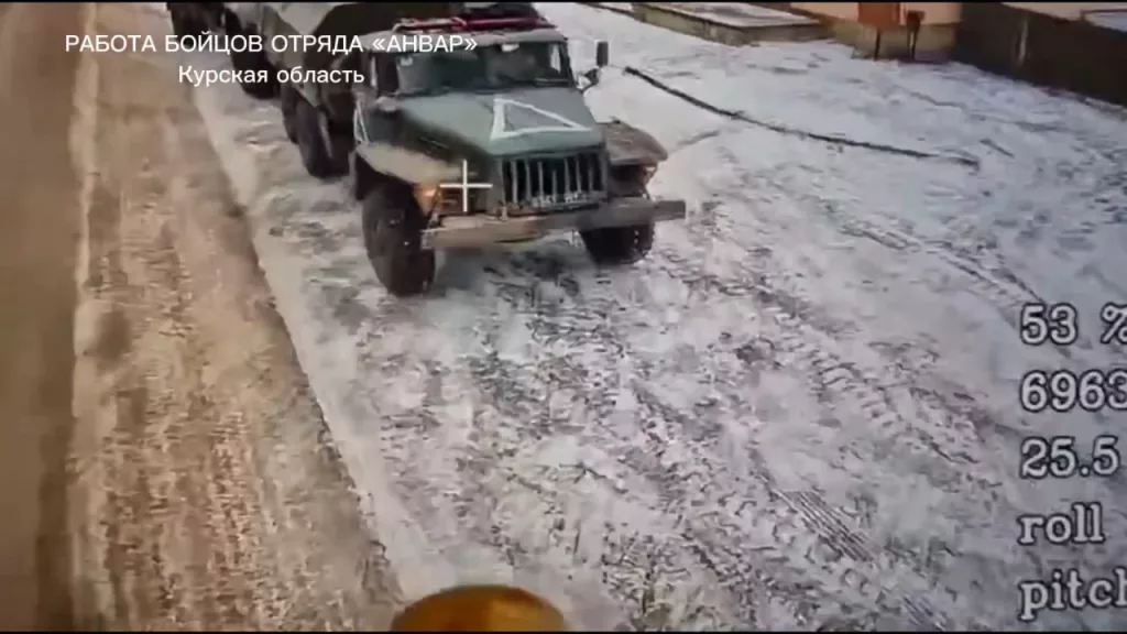 Очередные кадры работы по логистике ВСУ в Курской области, на этот раз от операторов оптоволоконных FPV-дронов специального отряда «Анвар»