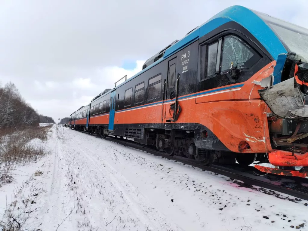 Фура из Бресткой области столкнулась с поездом в Брянской области