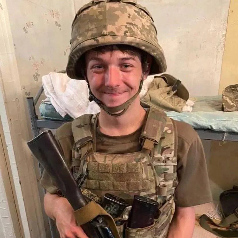 18-летнего британского наёмника ликвидировали на Украине в первые минуты его первого задания, пишет The Sun