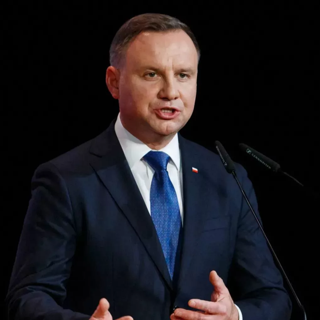 Варшаве следует участвовать в переговорах по Украине, заявил Дуда. Это якобы в интересах Киева