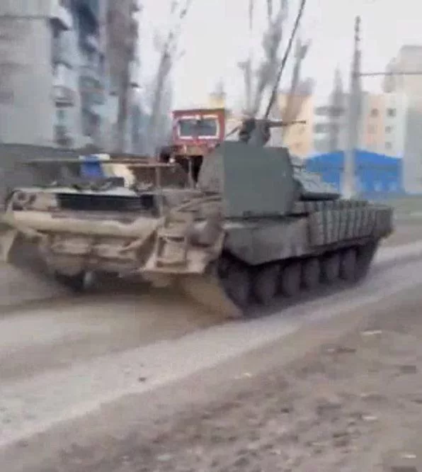 Продолжая тему БТРов на базе переделанных старых танков (включая и Т-64) не лишним будет вспомнить и опыт противника