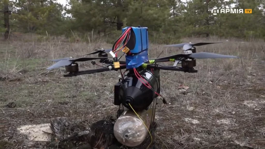 Украинский оптоволоконный FPV-дрон с основным зарядом от тандемной кумулятивной гранты ПГ-7ВР от РПГ-7