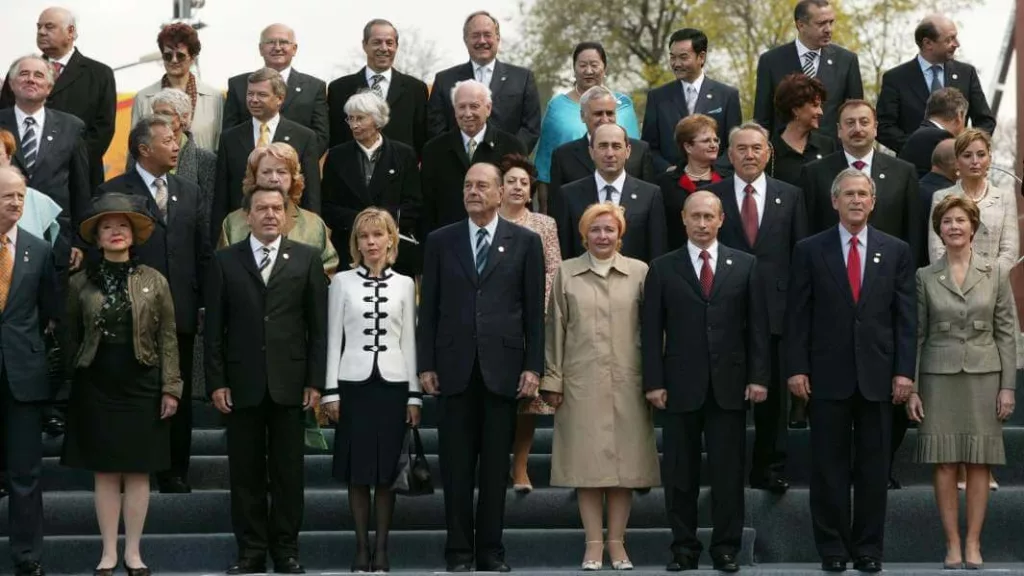 Больше половины человечества находится под властью мужчин старше 70 лет