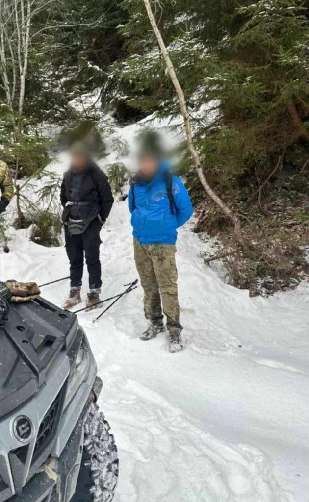 Два украинца три дня бродили по горам в поисках Румынии и почти дошли — оставалось всего 10 метров