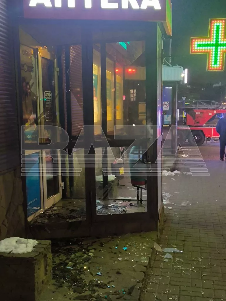 Сразу несколько ростовских многоэтажек повреждены в результате падения беспилотников в Ростове-на-Дону