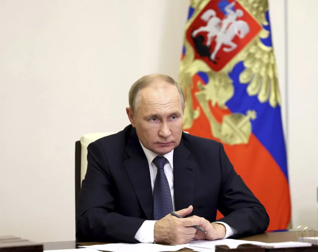Путин поручил принять меры для сохранения за военными в зонах спецоперации и КТО права пользования служебным жильем