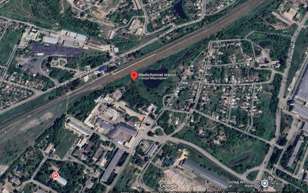 Поступают сведения, что ФАБы, в том числе две «полуторки», вчера и сегодня прилетали на территорию района Машмет в Славянске, где находилась рембаза/казармы украинских Сил Специальных Операций