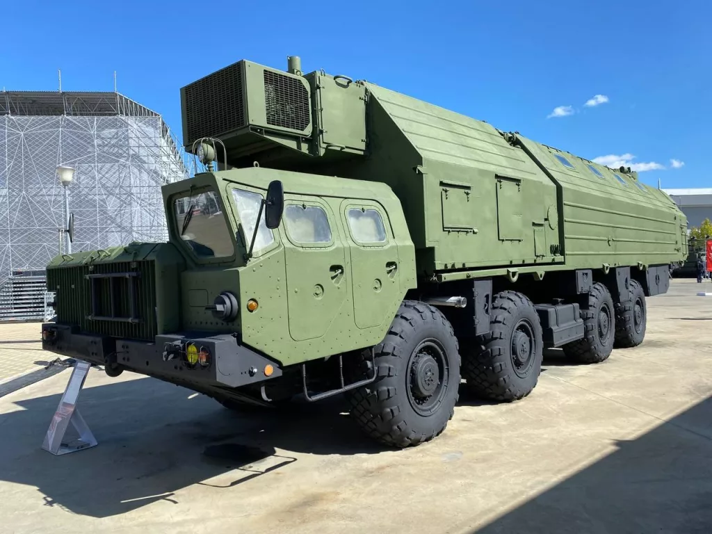 Автономная пусковая установка 15У168 подвижного грунтового ракетного комплекса 15П158 "Тополь" на форуме «Армия-2024»