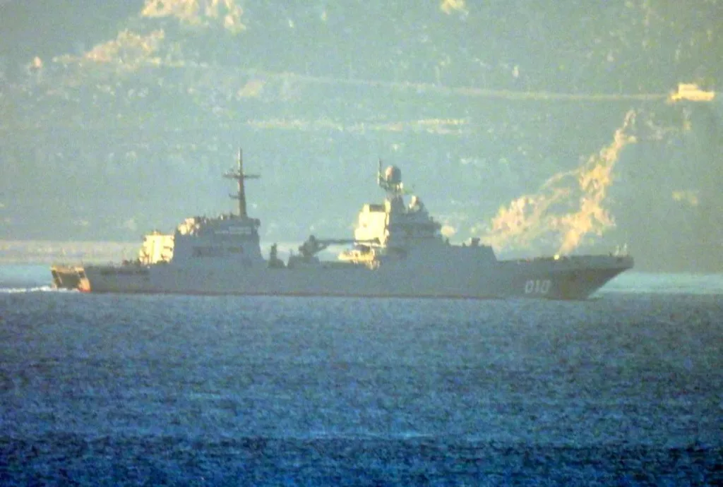 БДК «Иван Грен» покинул Средиземное море, пройдя Гибралтарским проливом